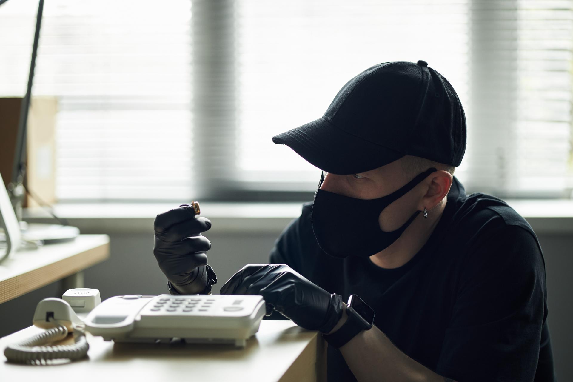 Bonifica microspia ufficio con controllo computer e telefoni